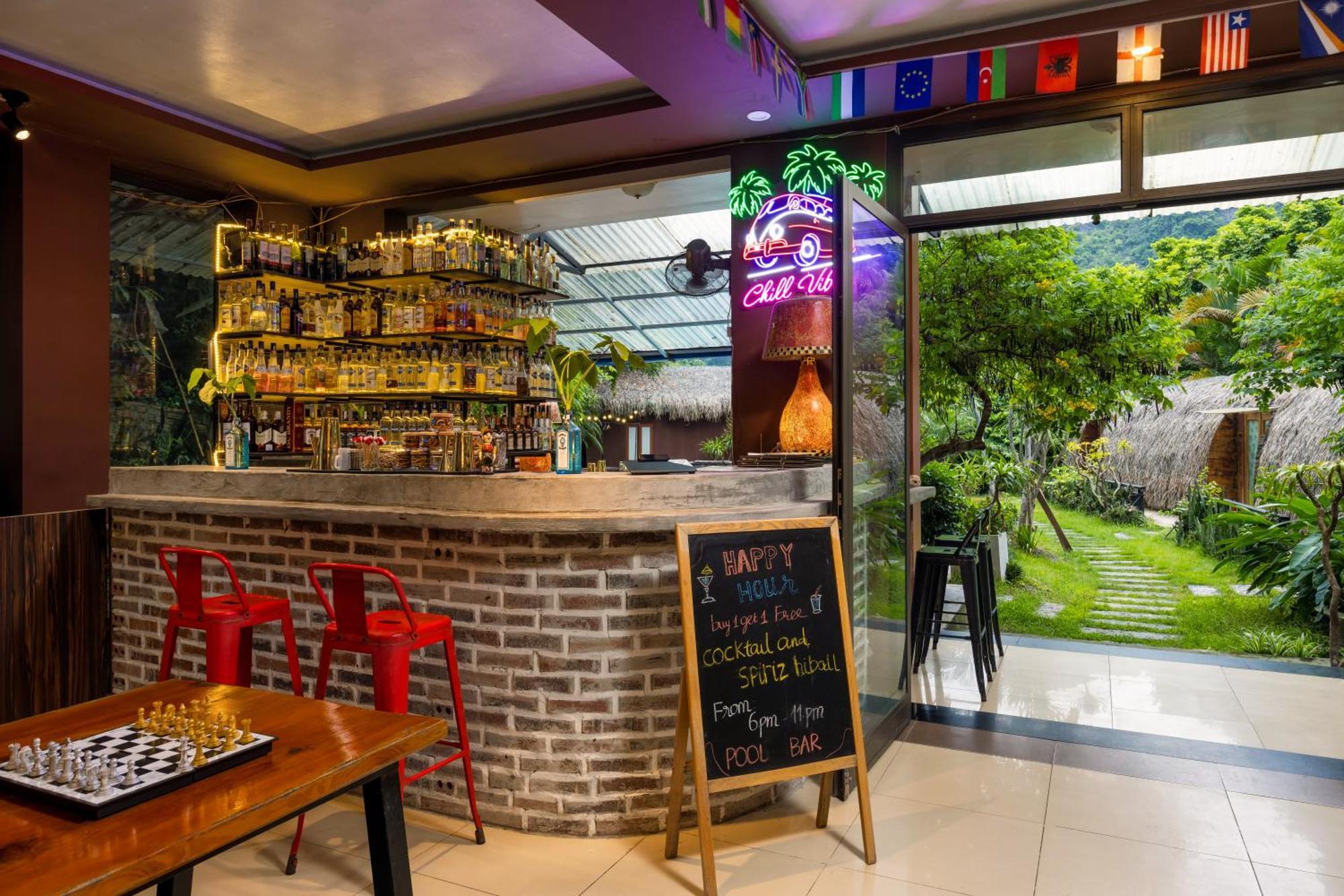 Catba Backpackers Hostel & Pool Bar Chan Chau Buitenkant foto