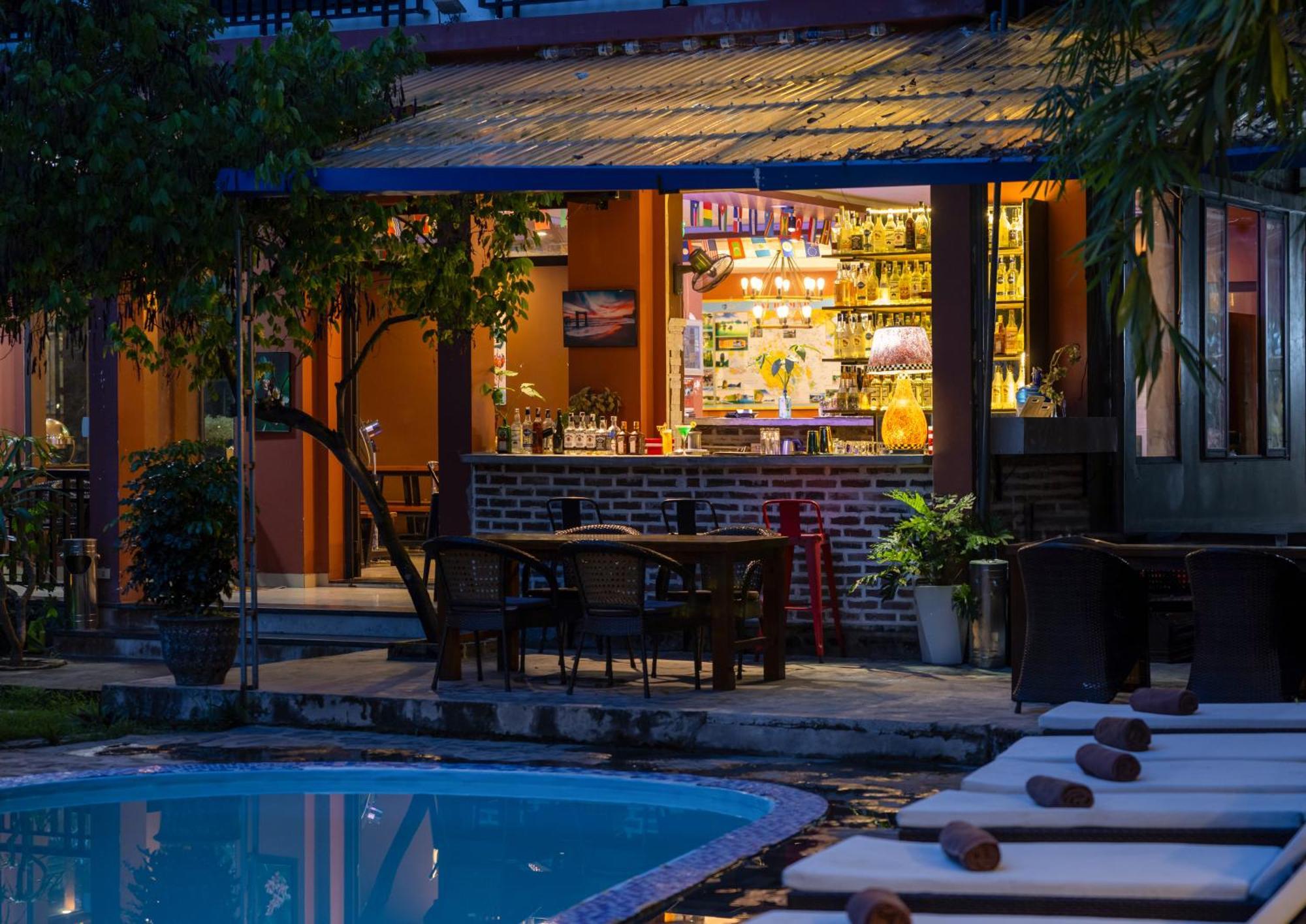 Catba Backpackers Hostel & Pool Bar Chan Chau Buitenkant foto